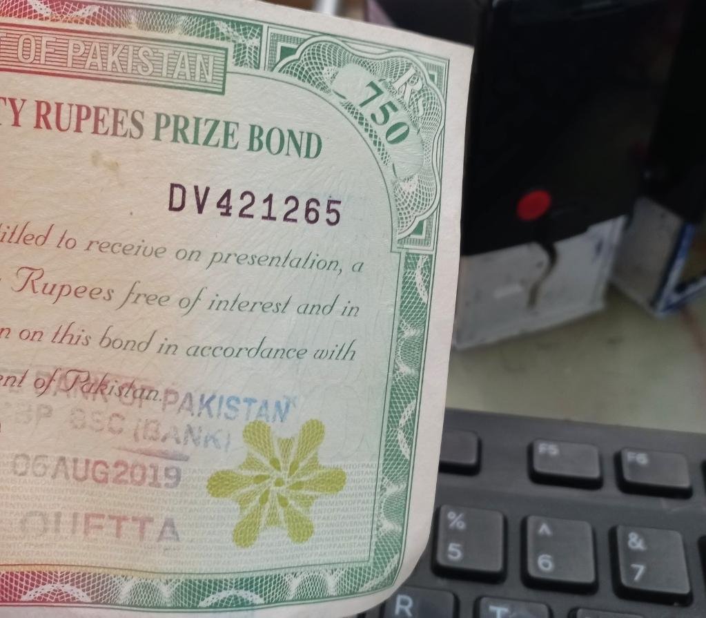 What is the prize of 750 bond